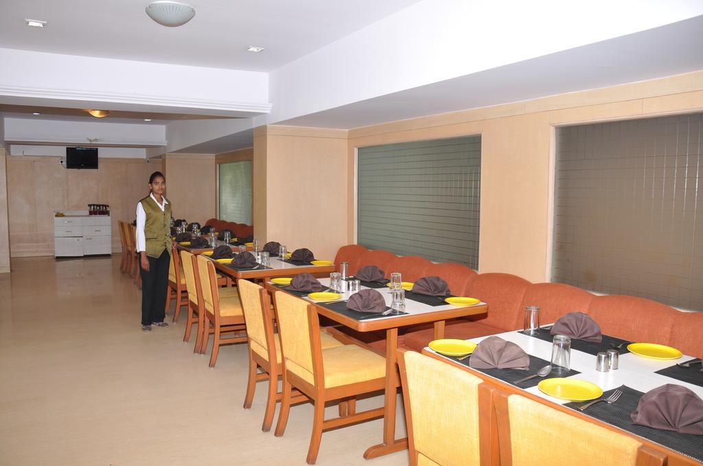 Hotel Abigail Regency Shirdi Luaran gambar